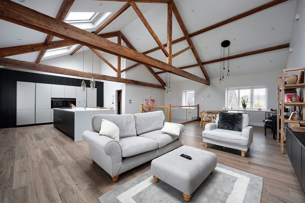 Property photo 2 of 32 4870514