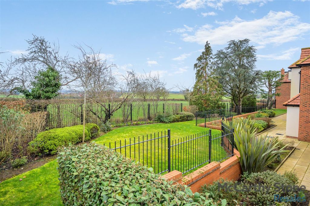 Property photo 2 of 20 8679068-Exterior13.Jpg