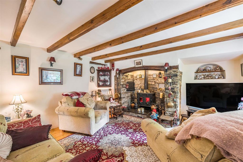 Property photo 2 of 34