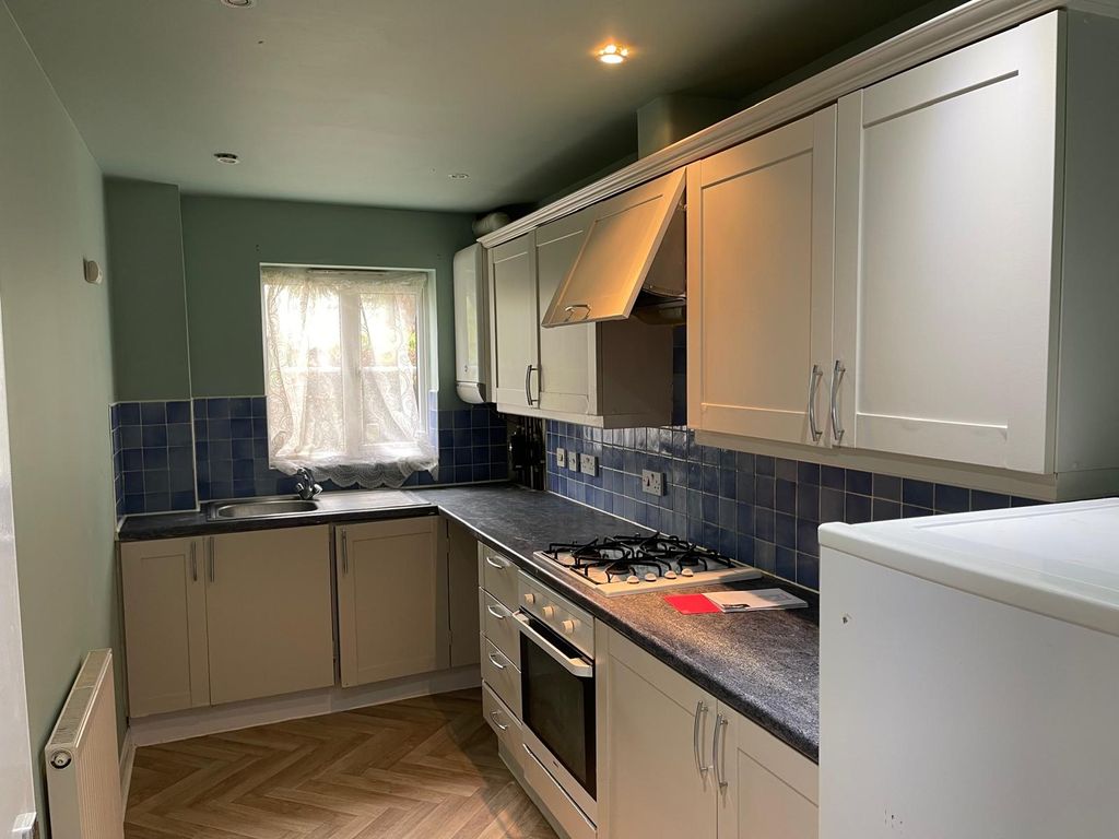 Property photo 3 of 6 Kitchen