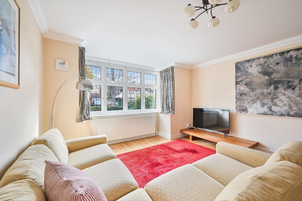 Property photo 2 of 19 Mayfair Avenue,  (1).Jpg