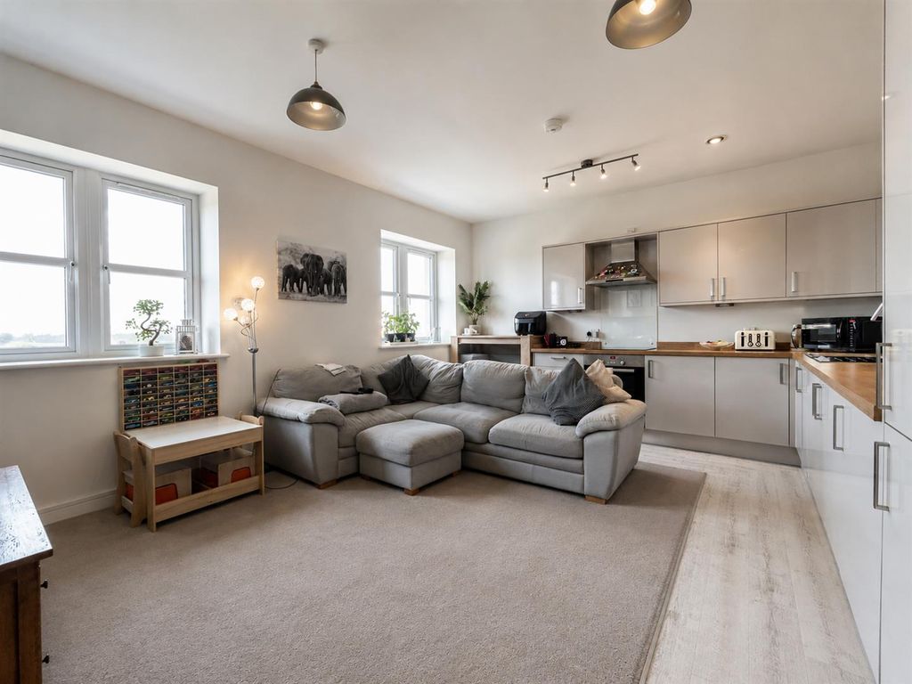 Property photo 3 of 15 1c07d0c0-0A4E-41F6-9c97-F1cc471600ce.Png