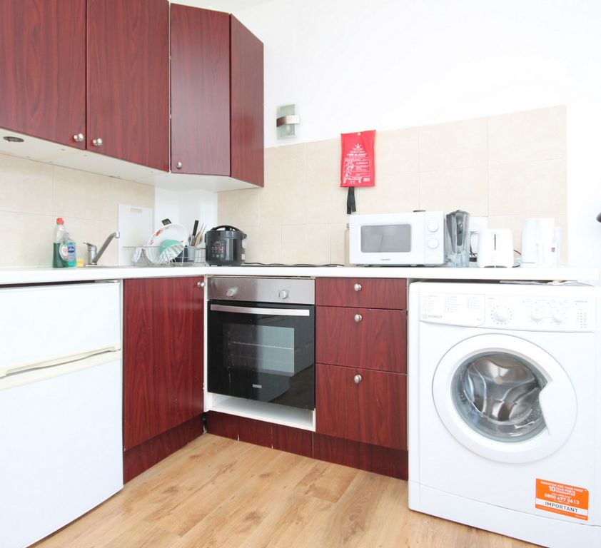 Property photo 3 of 7 Kitchen