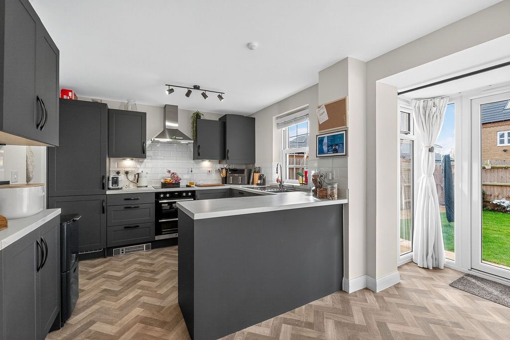 Property photo 3 of 30