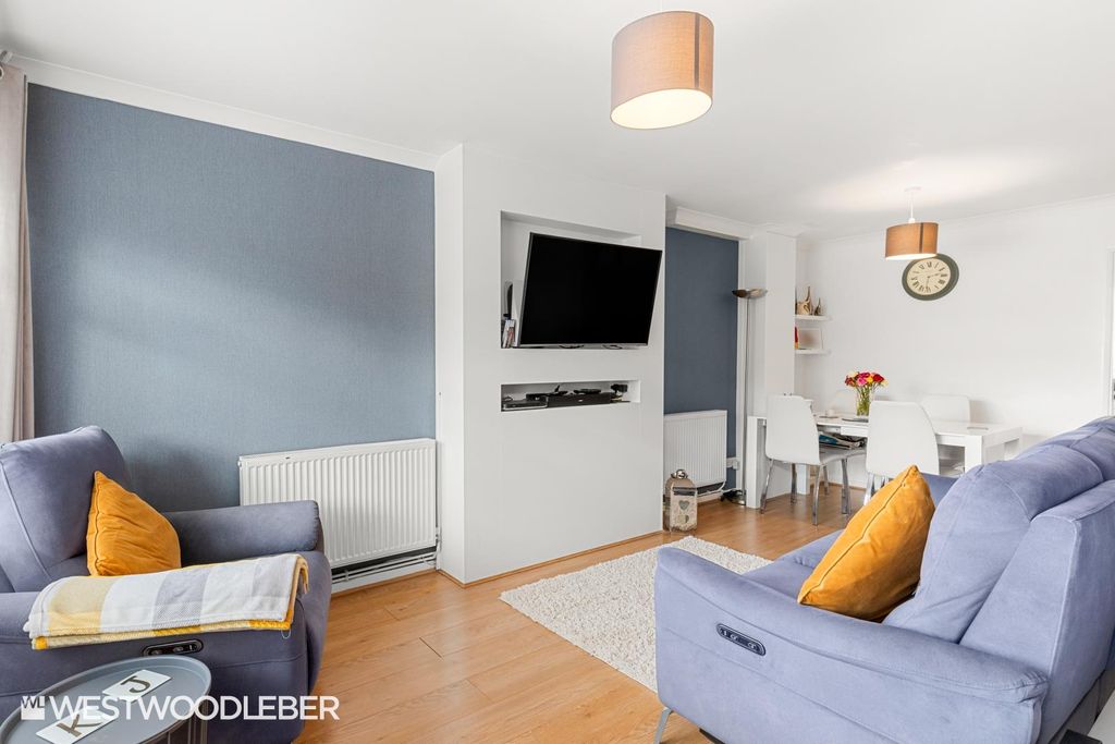 Property photo 3 of 18 Barclaycourt_18.Jpg