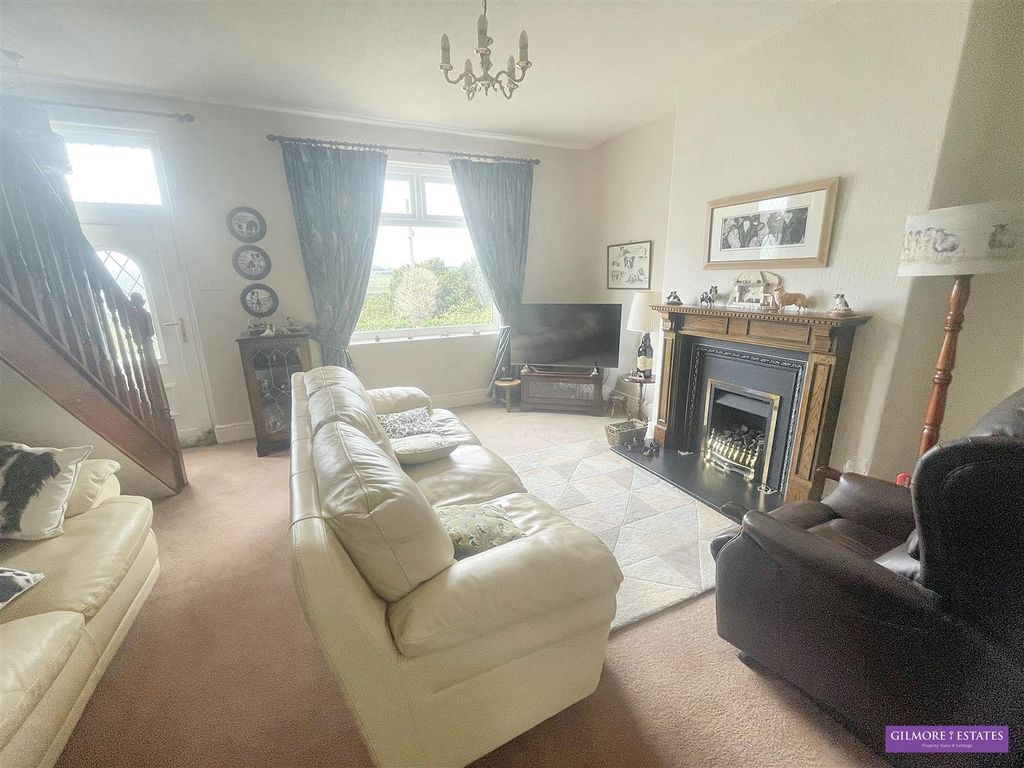 Property photo 2 of 12 Lounge