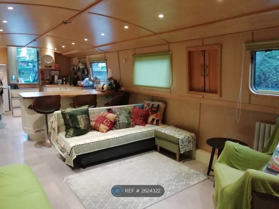 Property photo 2 of 7 Open Plan Livingroom And Bedroom