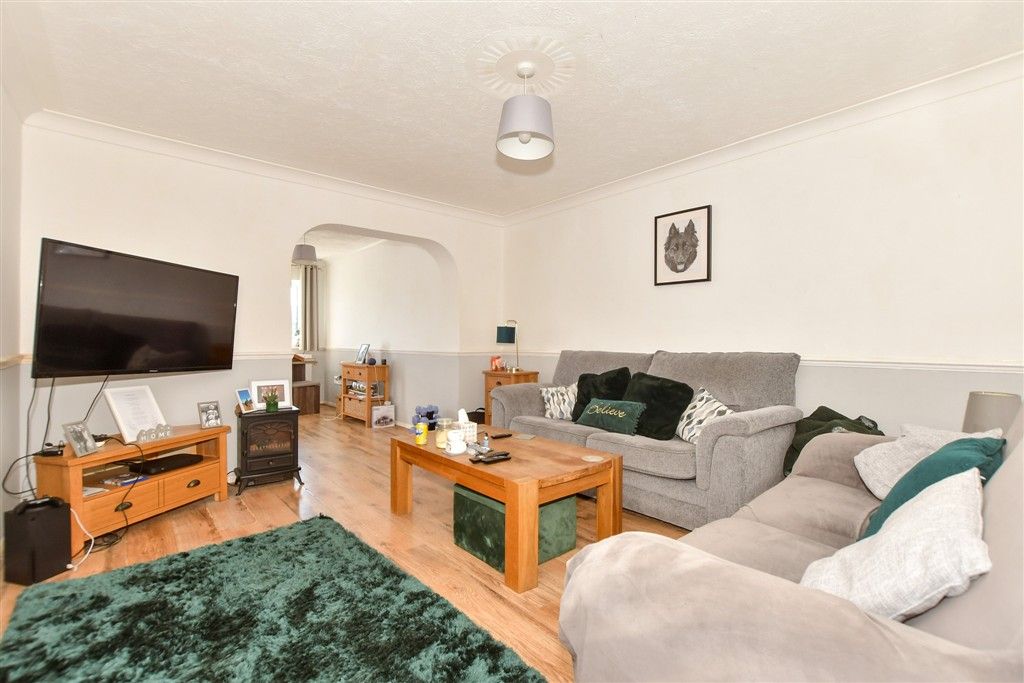 Property photo 2 of 15 Lounge