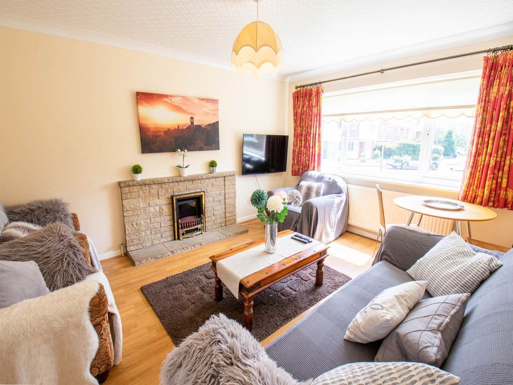 Property photo 1 of 14 Living Room