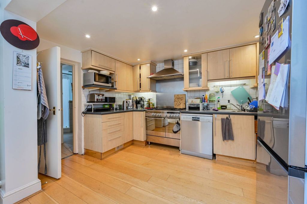 Property photo 3 of 12
