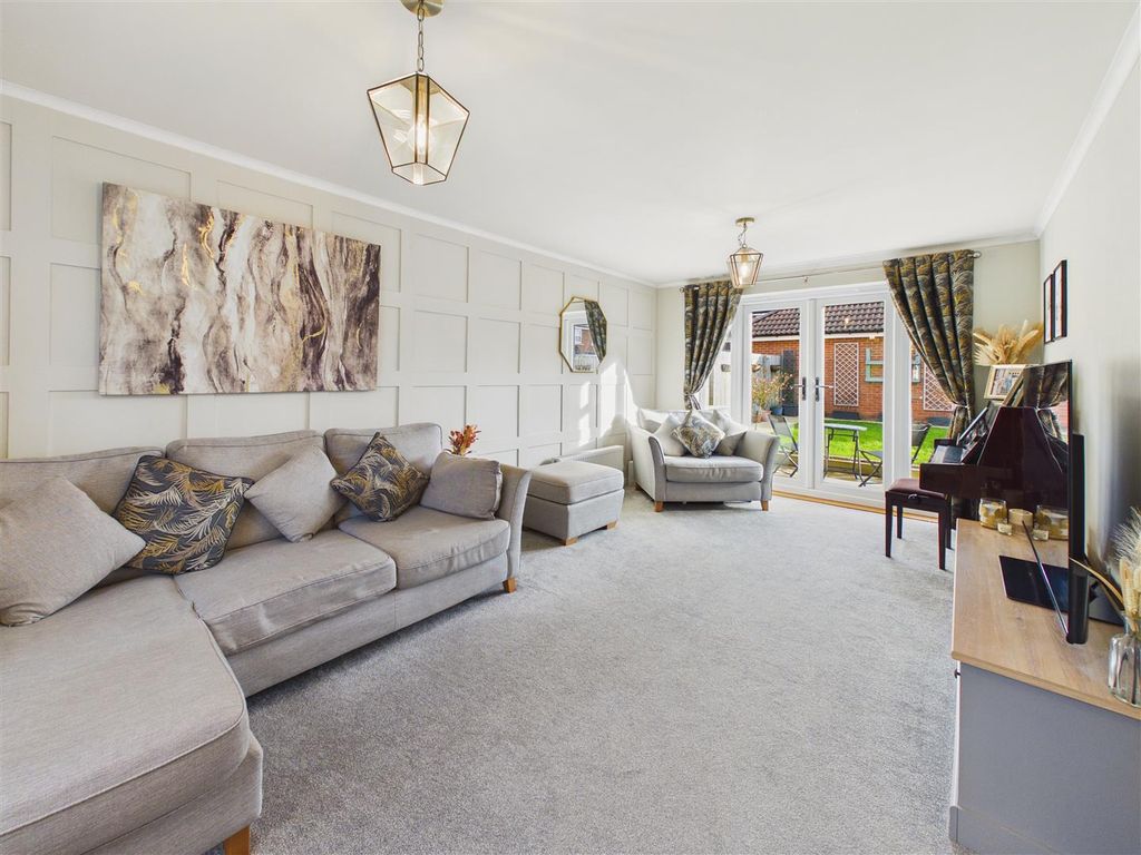 Property photo 3 of 23 Lounge