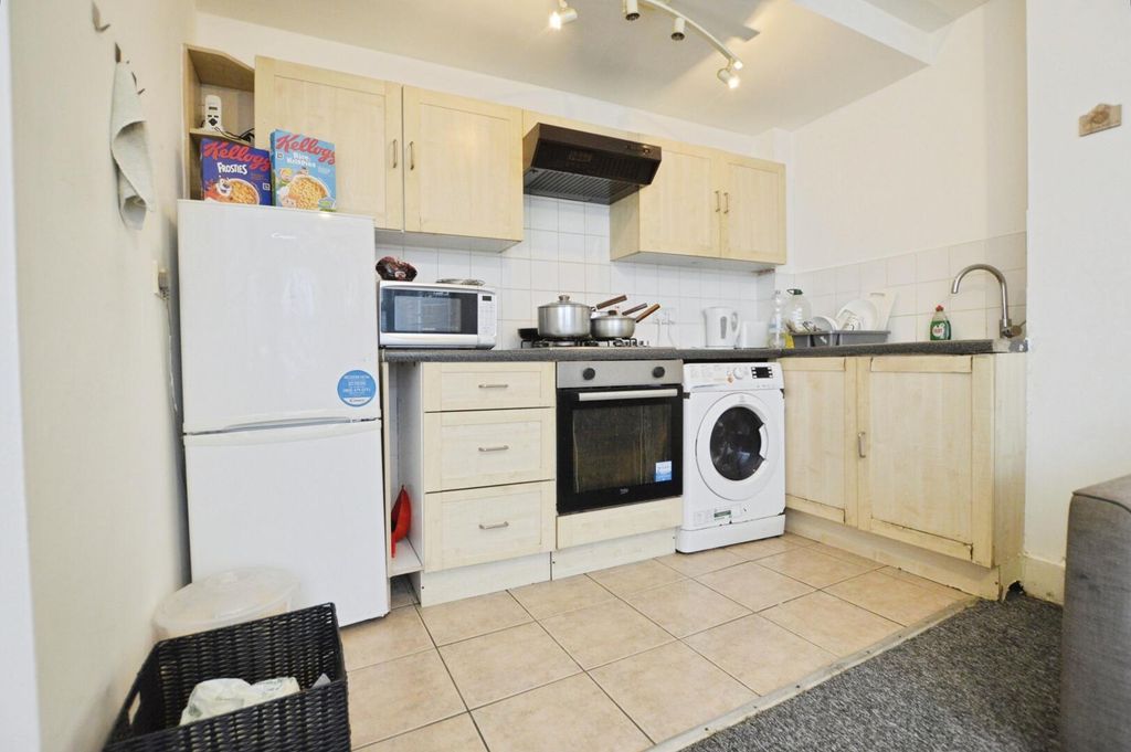 Property photo 3 of 12 Kitchen