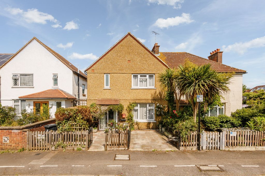 Property photo 1 of 11 Rose Gardens (1)