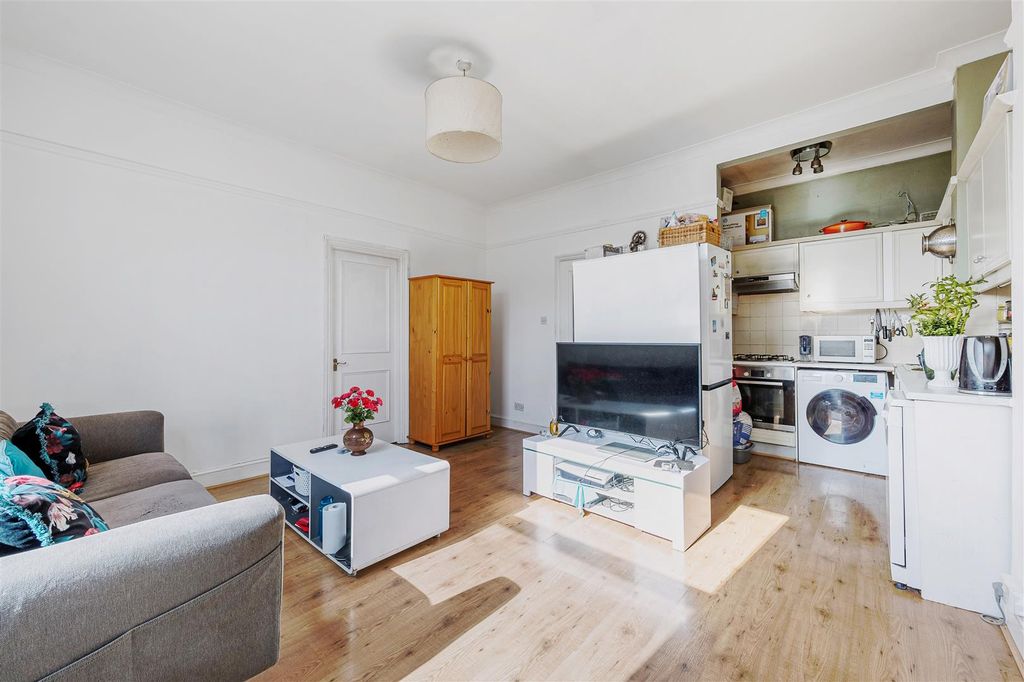 Property photo 2 of 8 23c,St Stephens Avenue-15.Jpg