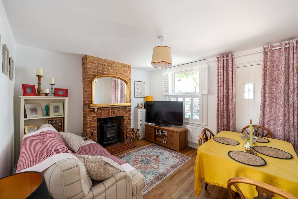 Property photo 2 of 19
