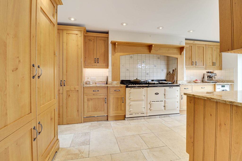 Property photo 3 of 23 Kitchen