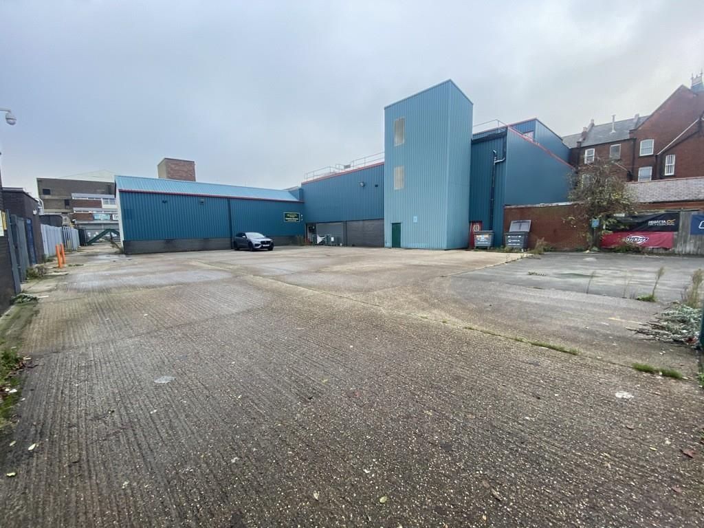 Property photo 3 of 24 3Be716F8-1836-4F3c-B5Ae-711059311505_Web.Jpg