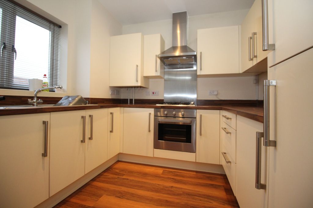 Property photo 3 of 10 Kitchen