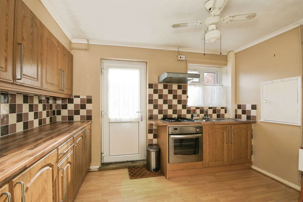 Property photo 3 of 17