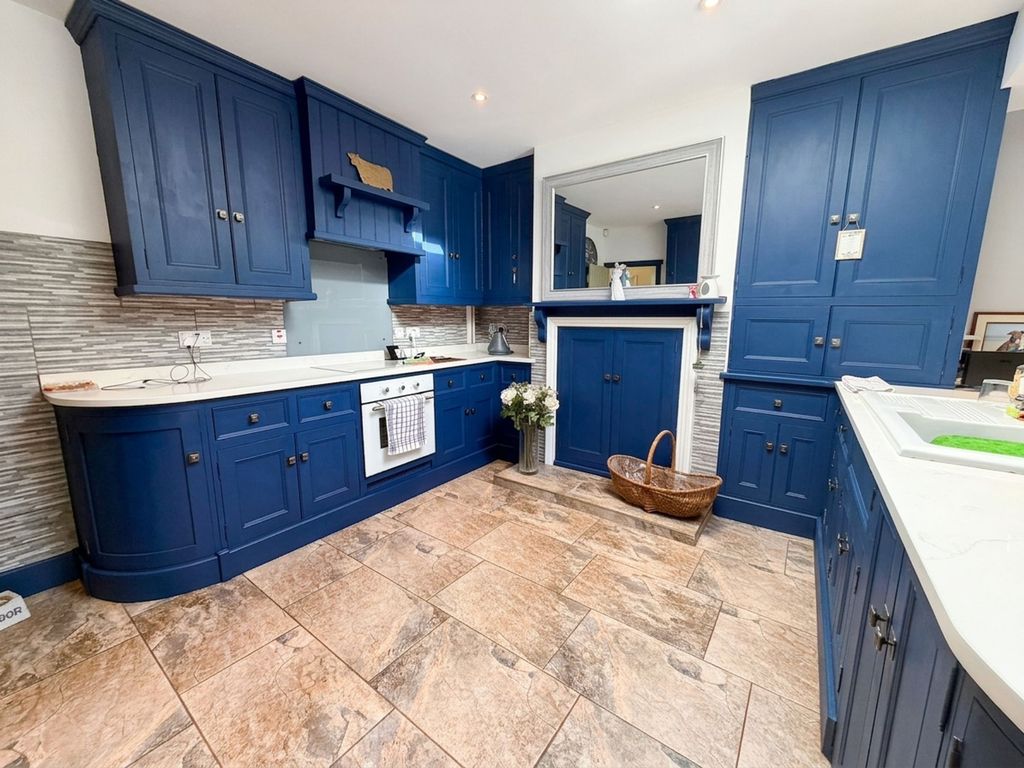 Property photo 2 of 14 Kitchen