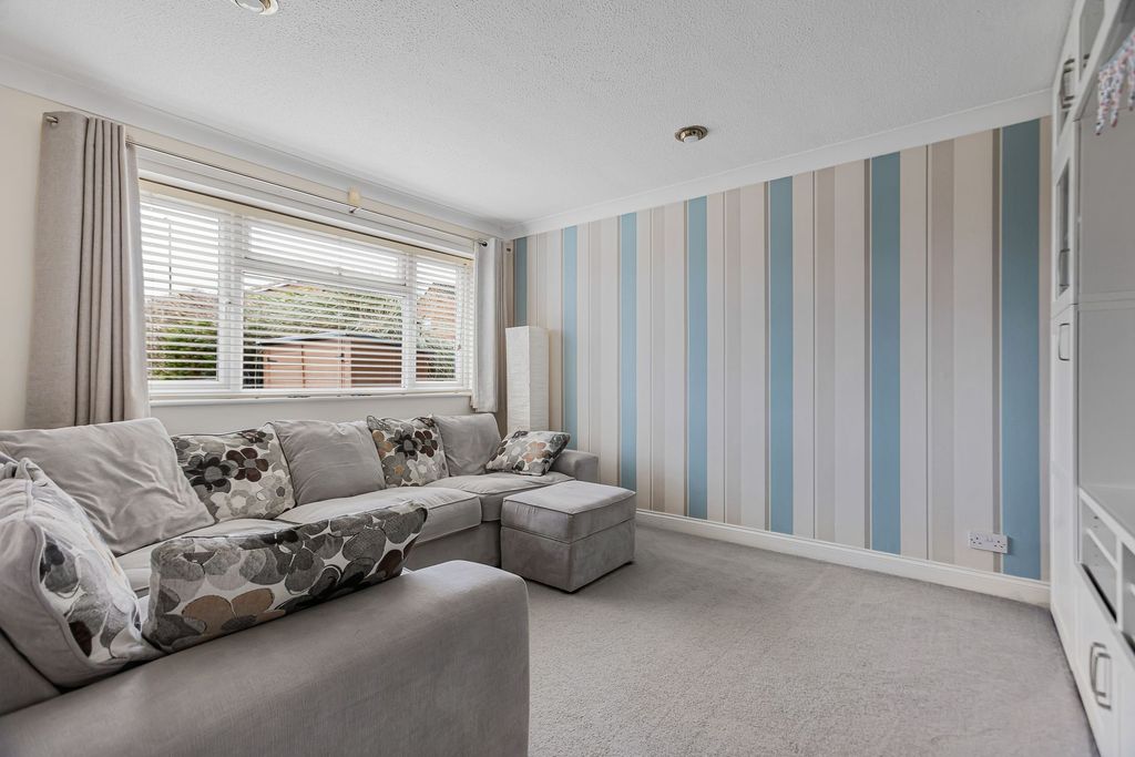 Property photo 2 of 20