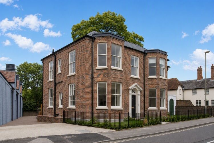 Property photo 1 of 7 Designer (8)