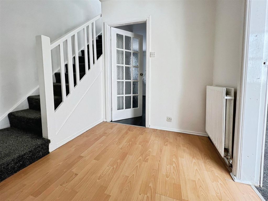 Property photo 2 of 30 Entrance Hall