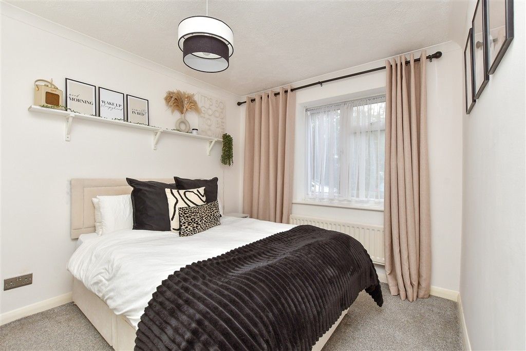 Property photo 2 of 11 Bedroom 1
