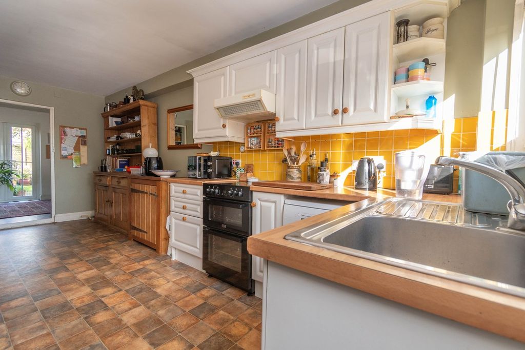 Property photo 3 of 21