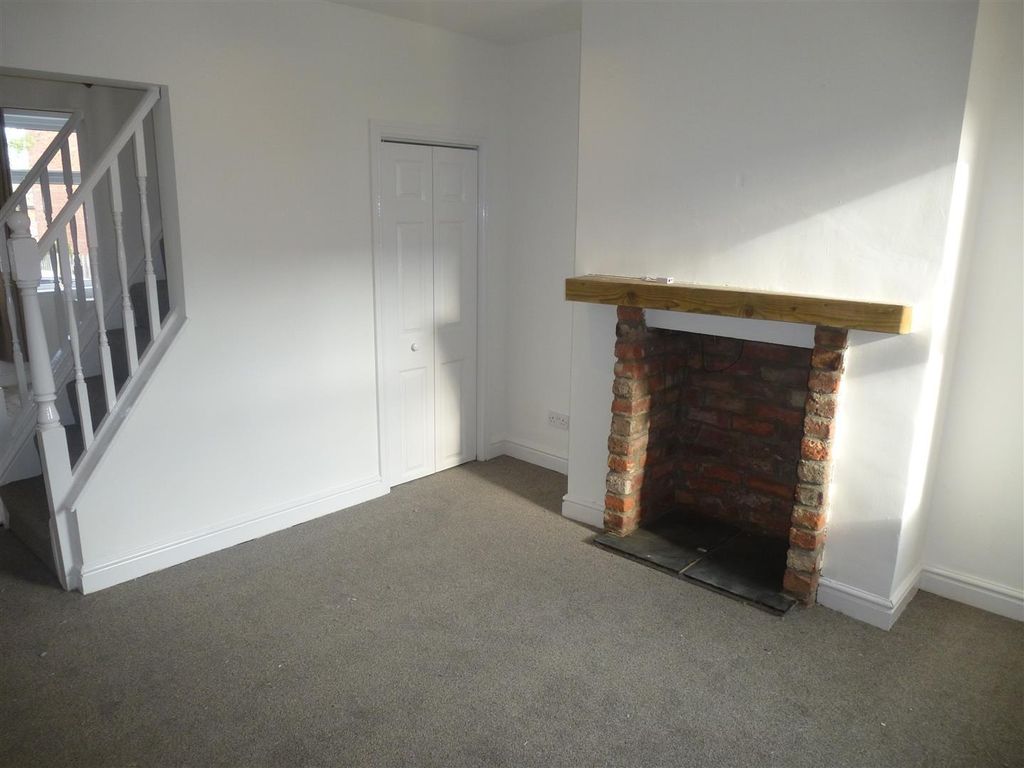 Property photo 1 of 8 Living Room