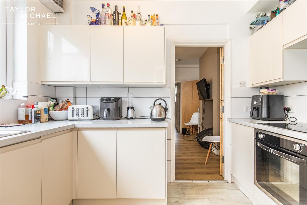 Property photo 1 of 20 Kitchen