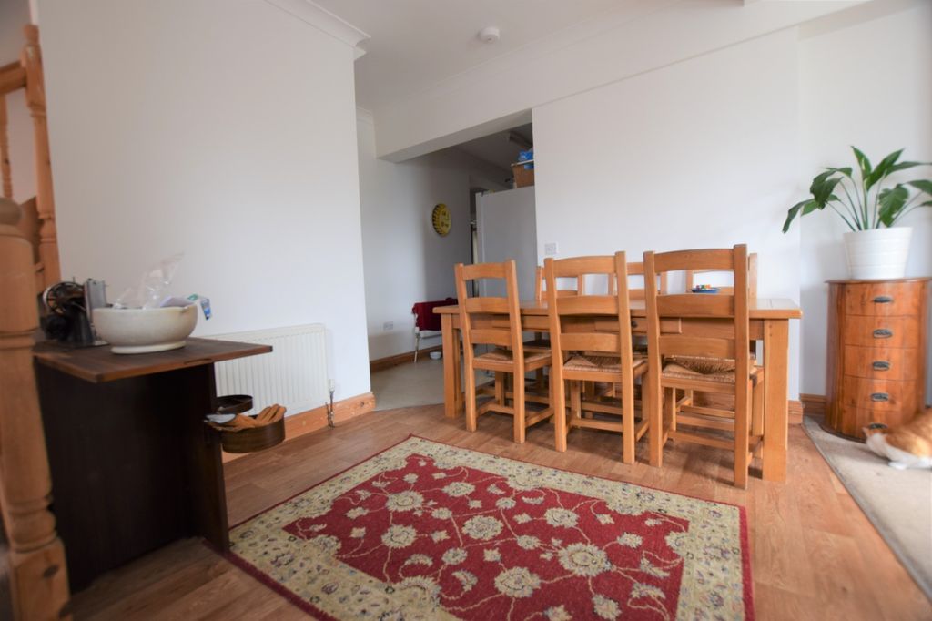 Property photo 3 of 7 Dining Area