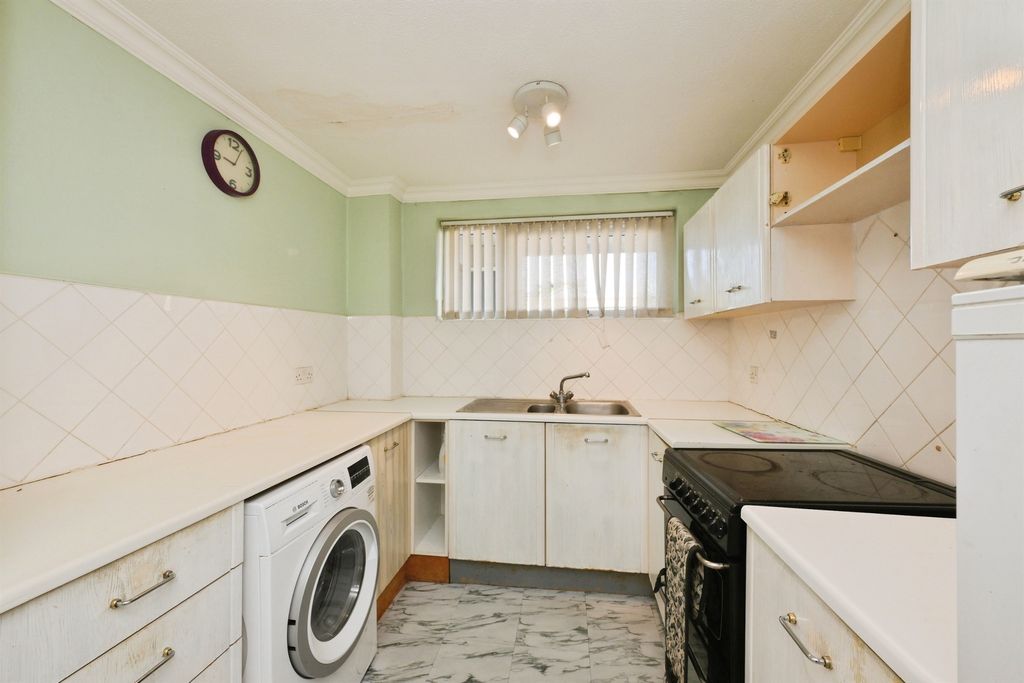 Property photo 2 of 14