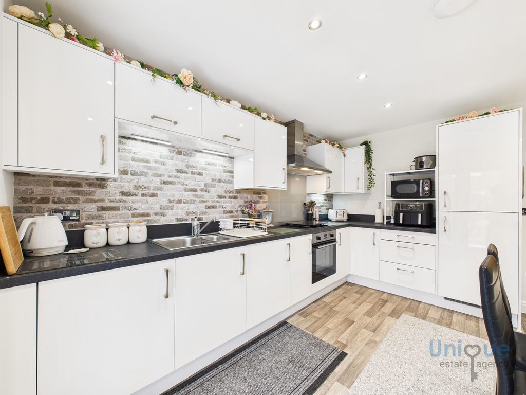 Property photo 3 of 21