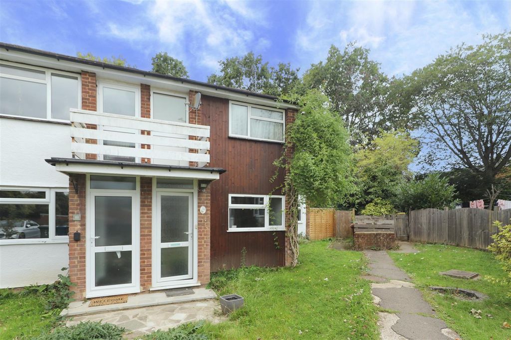 Property photo 1 of 10 Stamford Close