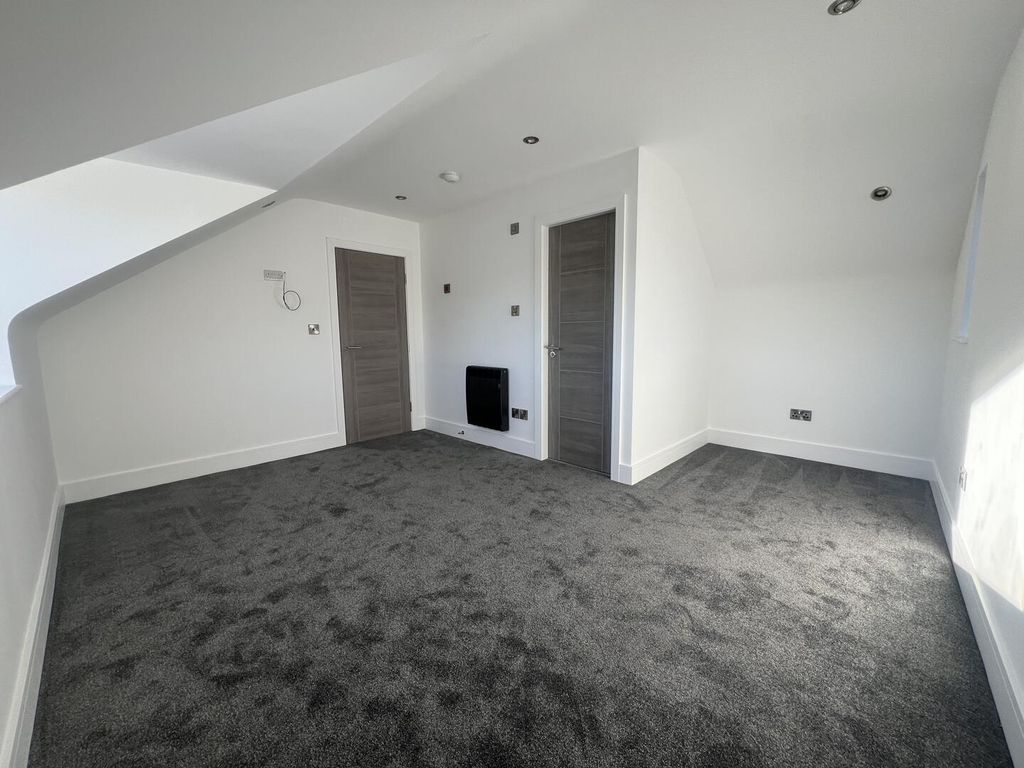 Property photo 2 of 8 Loft