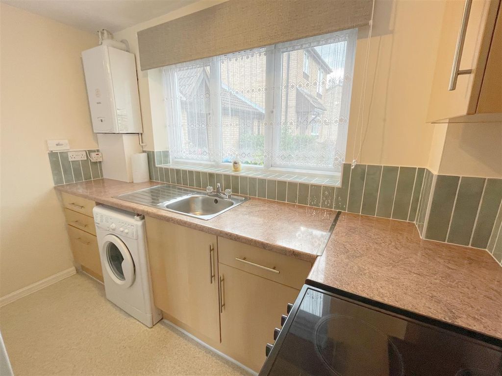 Property photo 3 of 8 Kitchen