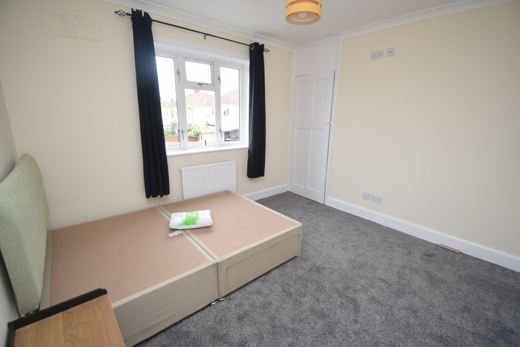 Property photo 3 of 11 Bedroom 6 (2)