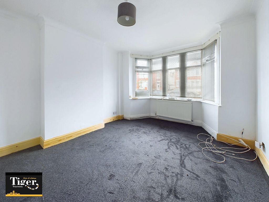 Property photo 3 of 10 Cam03440G0-Pr0224-Still001