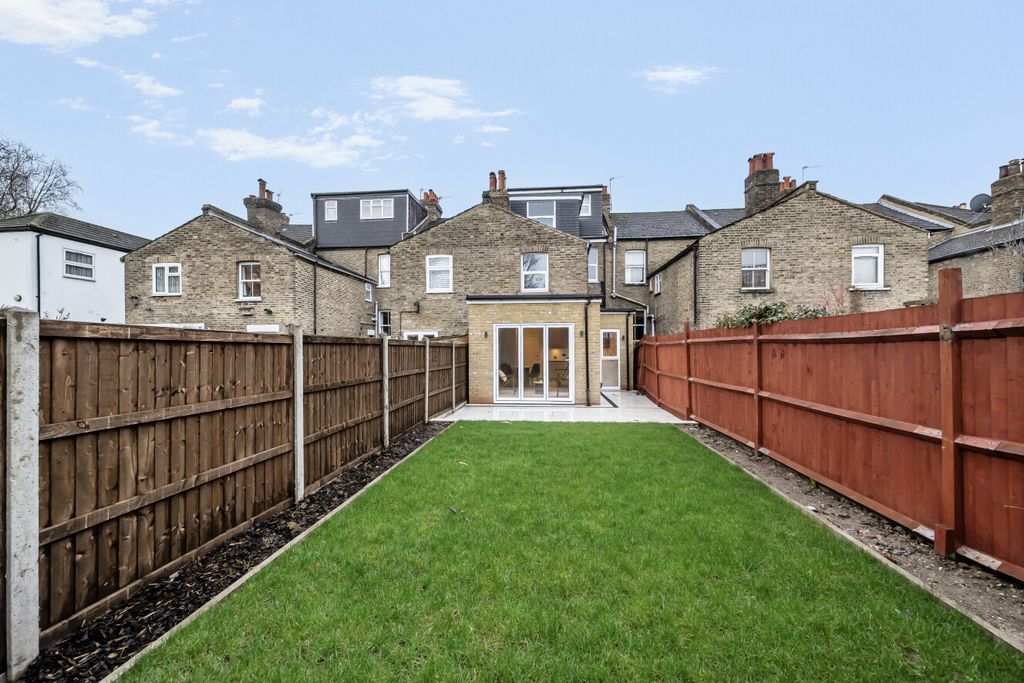 Property photo 3 of 25 1408051-11-698622...