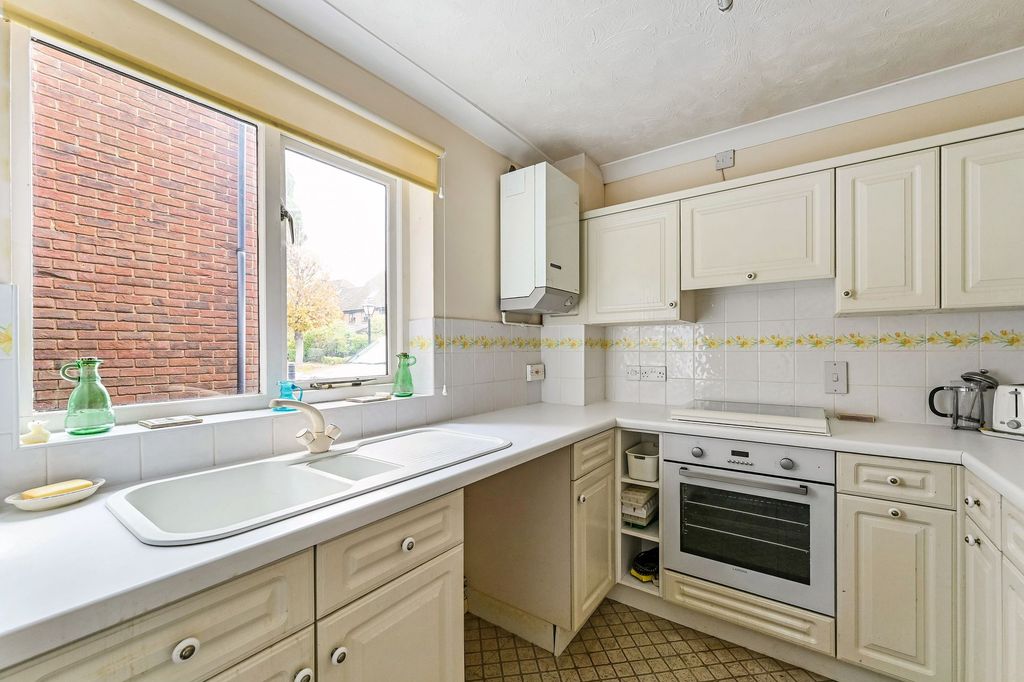 Property photo 3 of 17 Kitchen