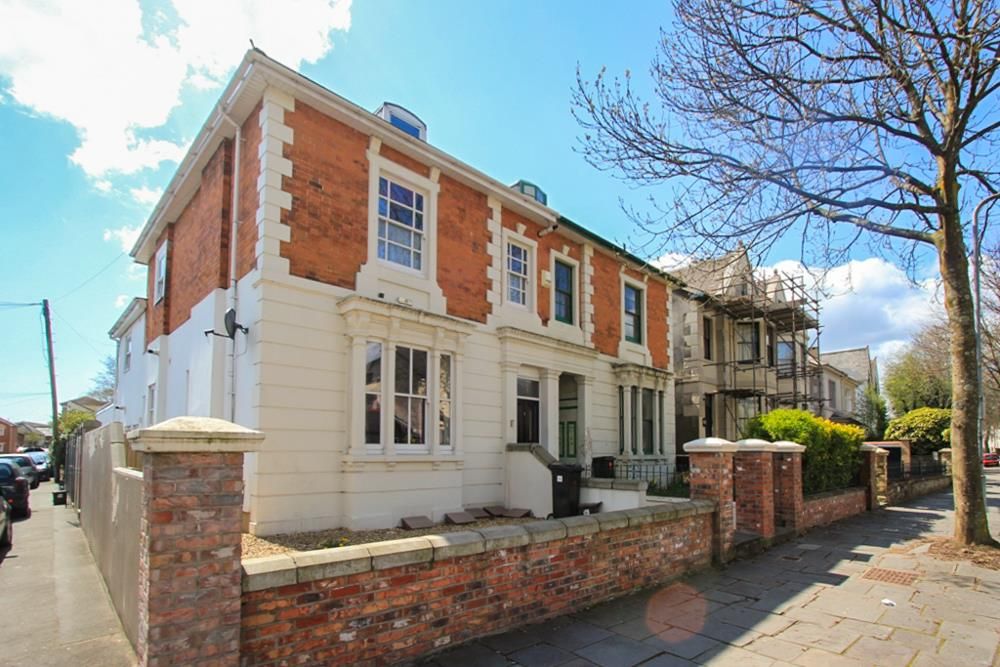 Property photo 1 of 8 3, 1 Oakfield Street Lr-8.Jpg