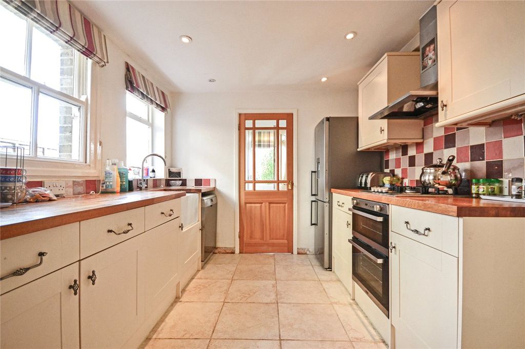 Property photo 2 of 8 Picture No. 17