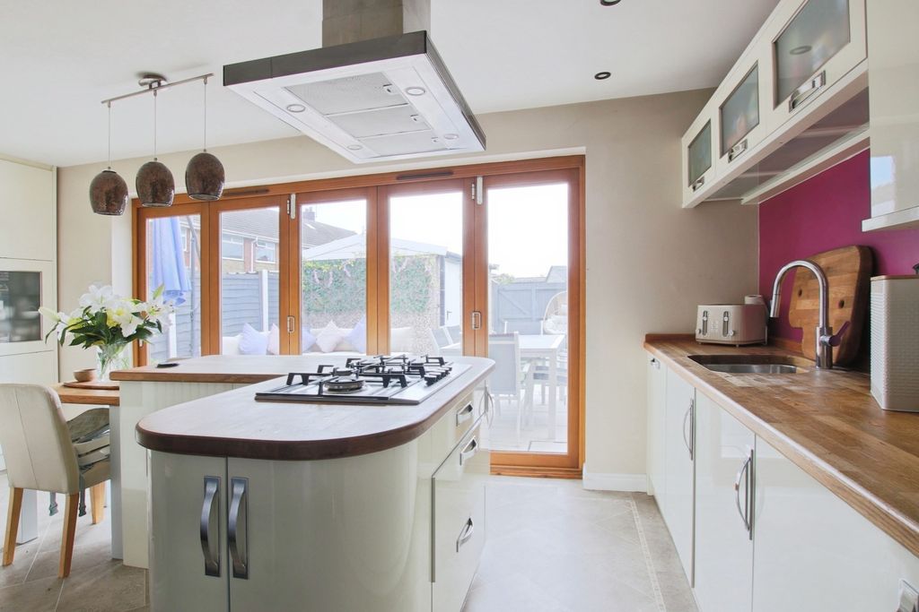 Property photo 3 of 18 4218655