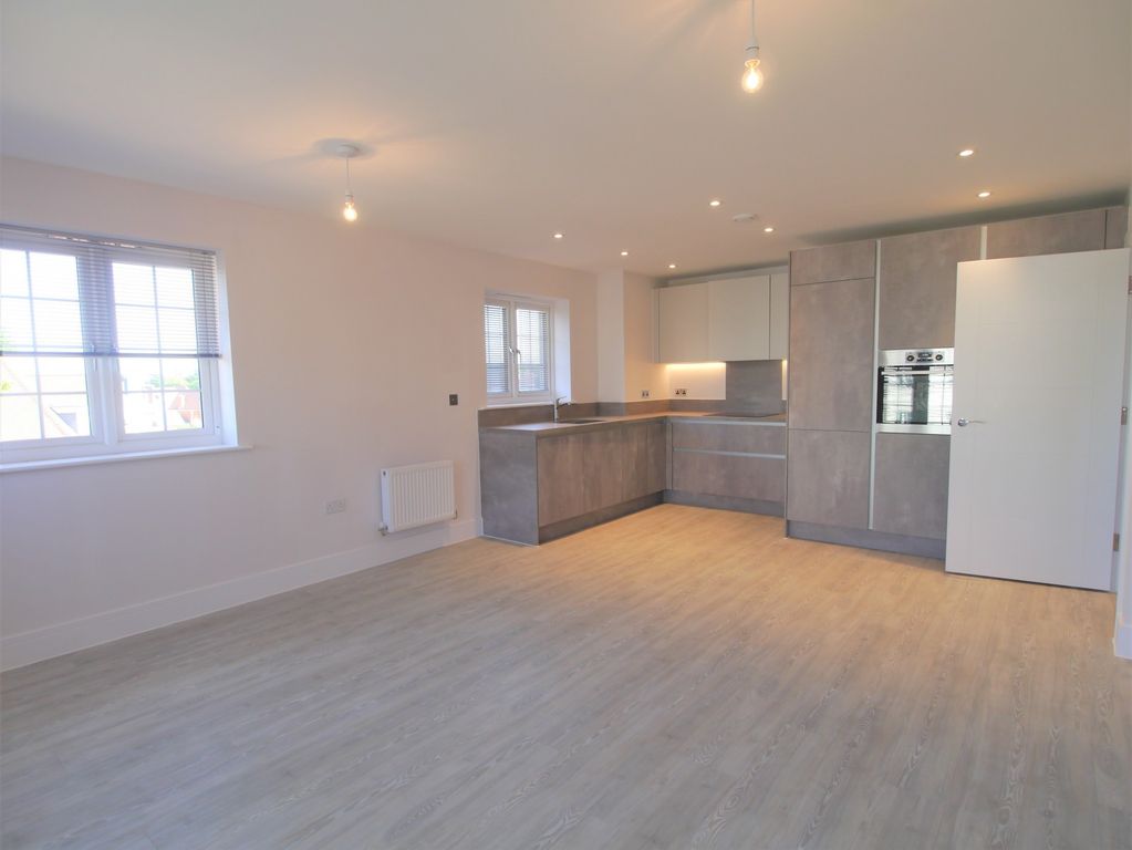 Property photo 3 of 11 Kitchen