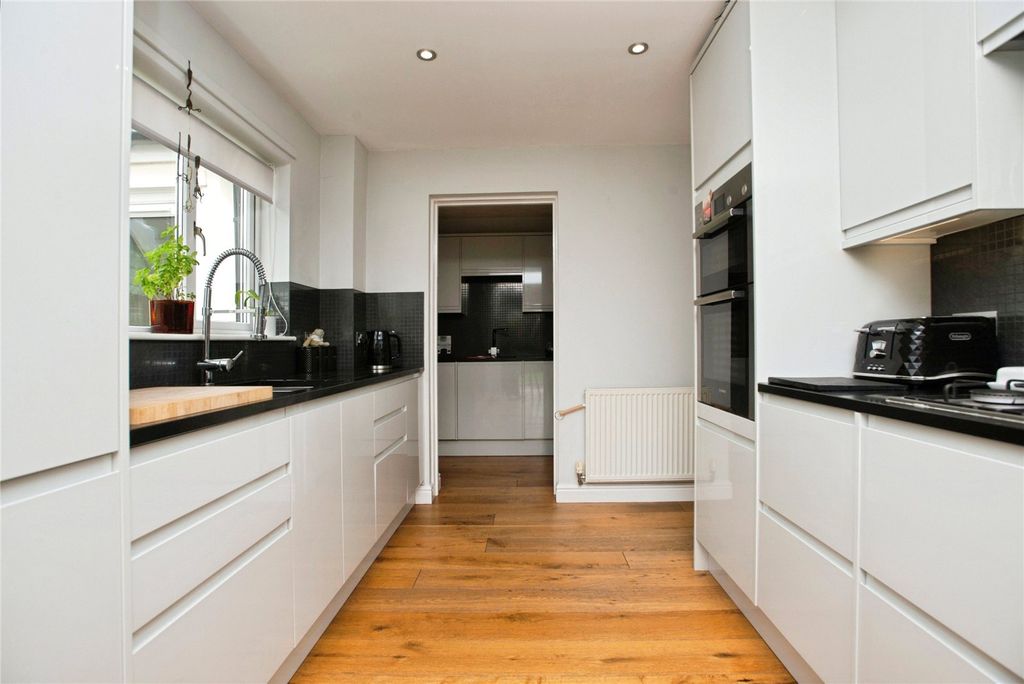 Property photo 3 of 29 Picture No. 18
