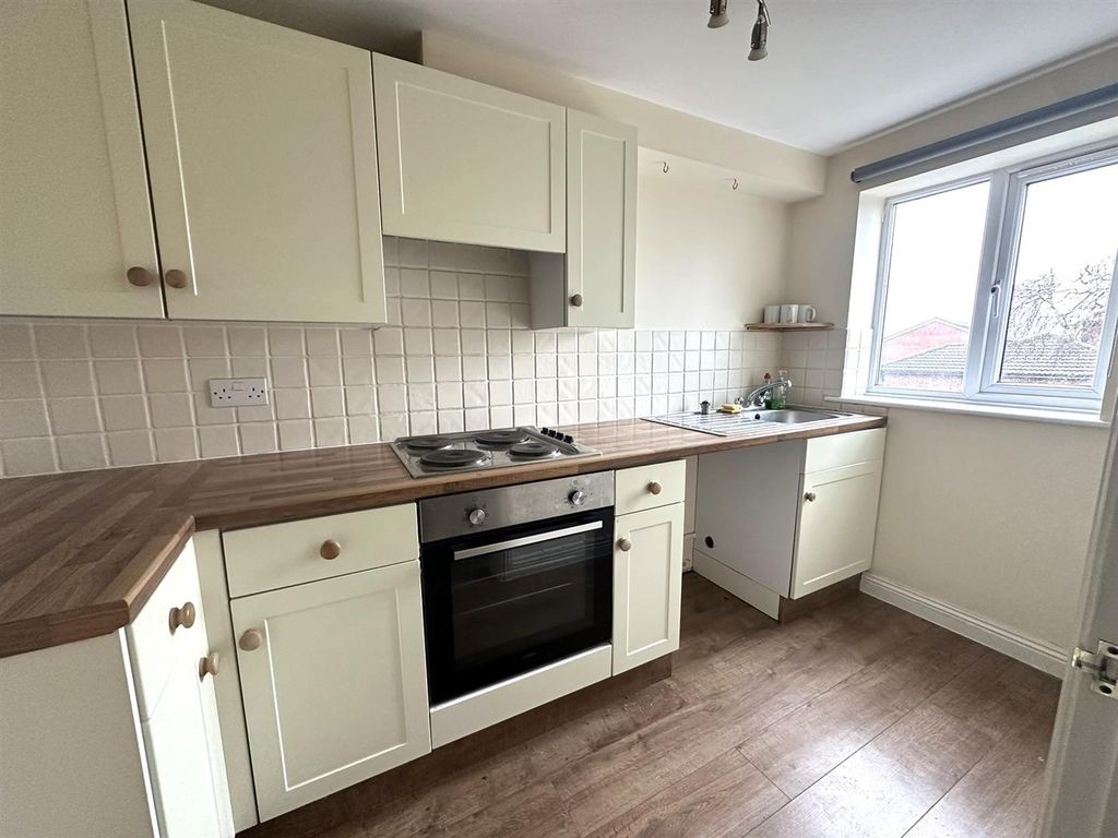 Property photo 2 of 10 Kitchen