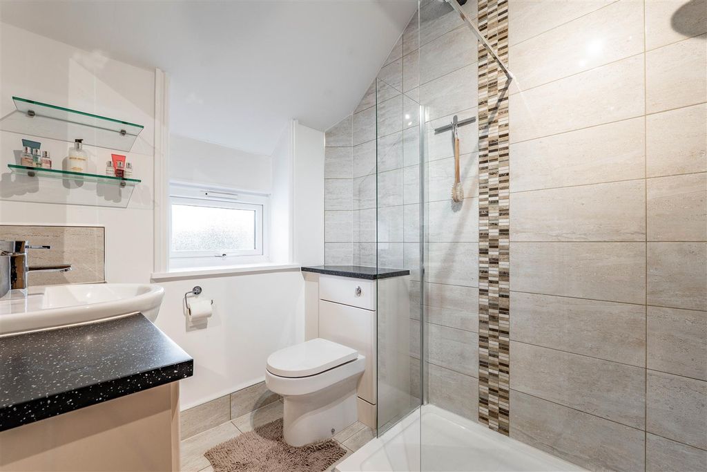 Property photo 3 of 29 Family Bathroom