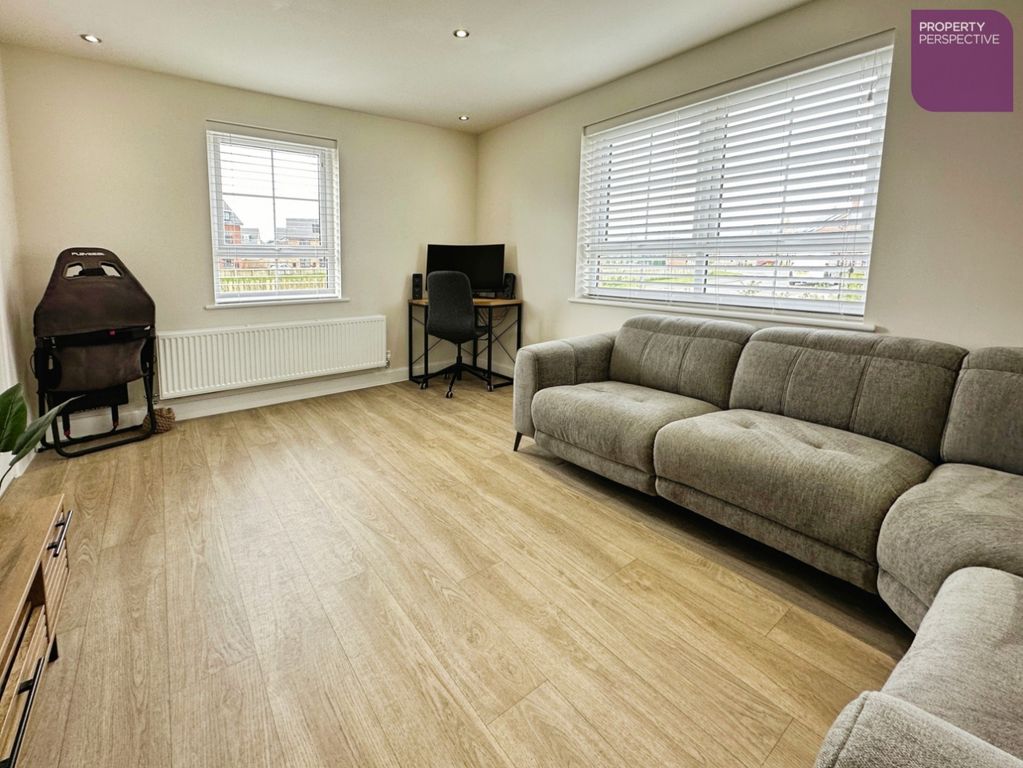 Property photo 2 of 18 Lounge