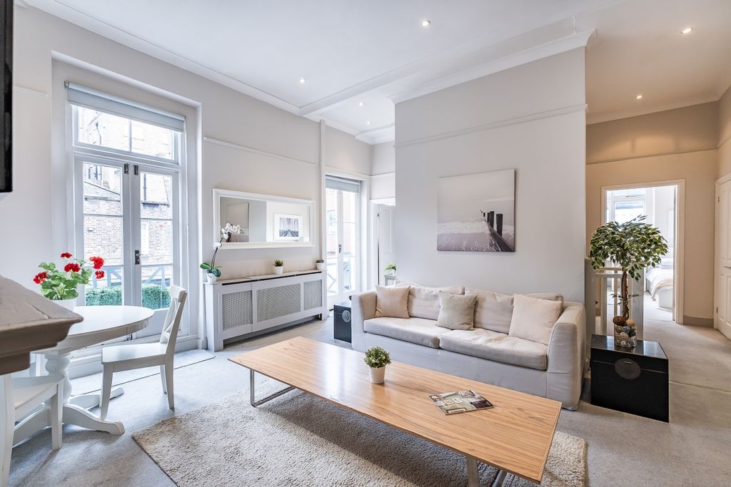 Property photo 2 of 15 Queens-Gate-Place...